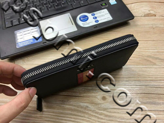 プラダ財布内部構造